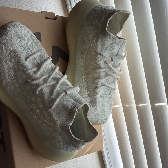 Yeezy Boost 380 - Picture 3 of 3